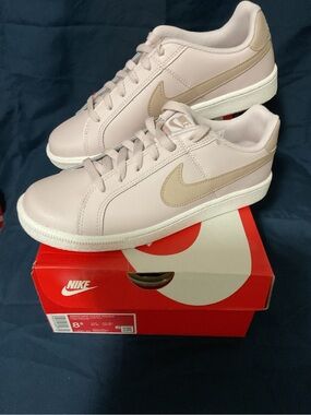 Nike Court Royale “Barely Rose Fossil Stone White” New w/Damaged Box Women’s 8.5